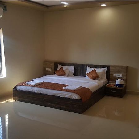 Hotel Shehnai Garden Khurai Экстерьер фото